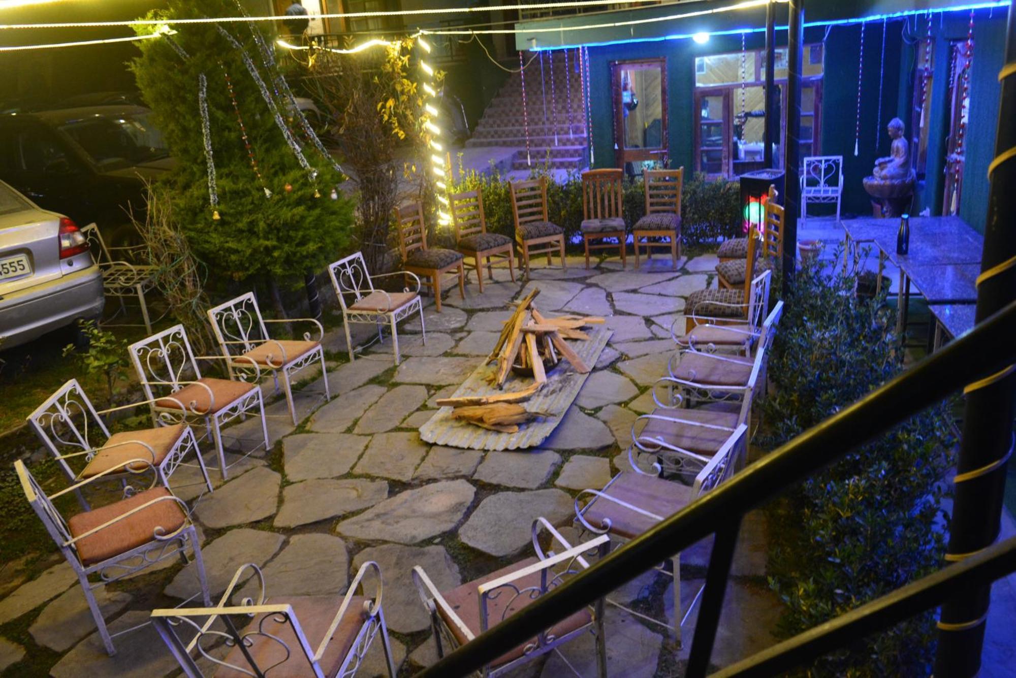 The Neelgiris Hotel Manali  Bagian luar foto