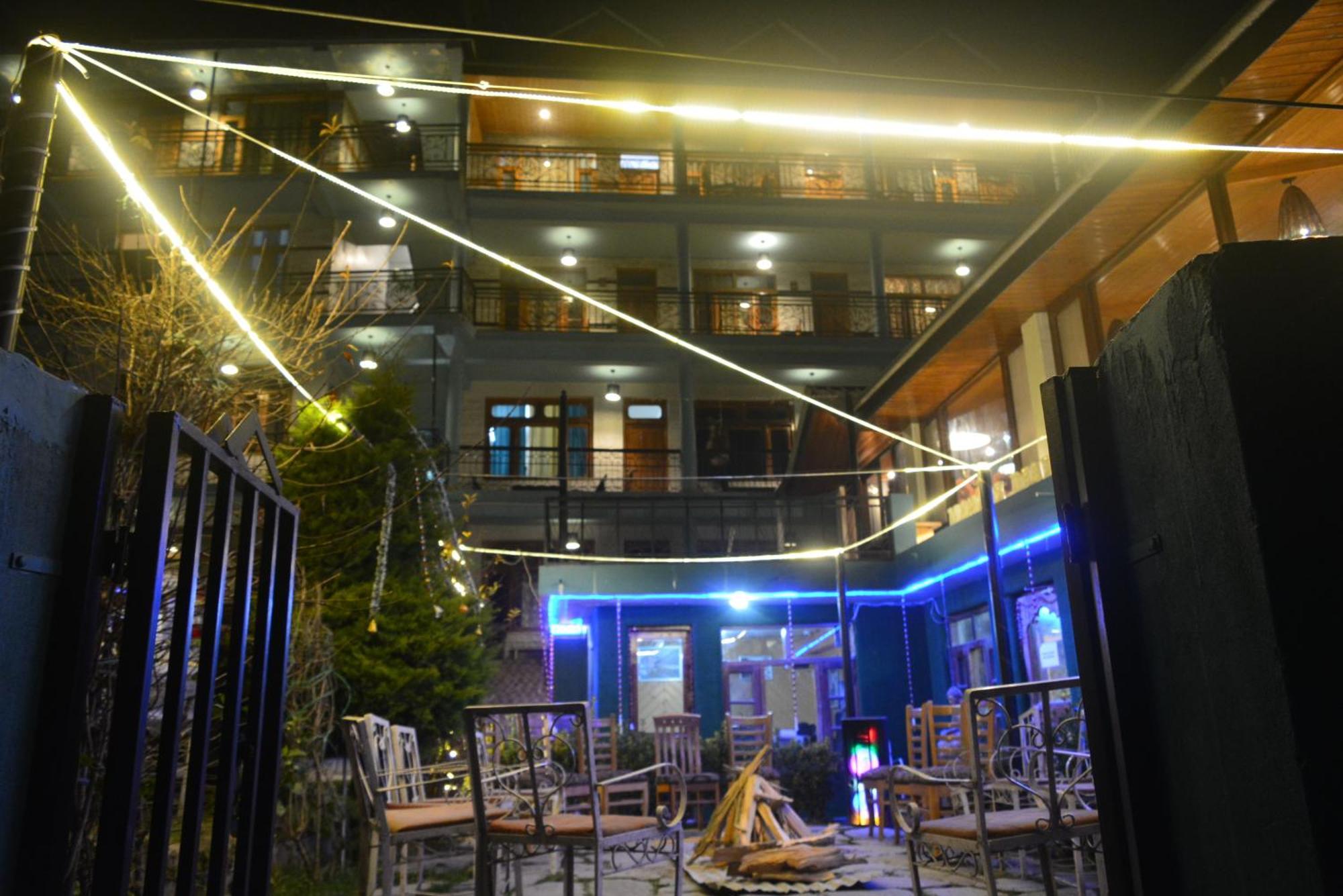 The Neelgiris Hotel Manali  Bagian luar foto