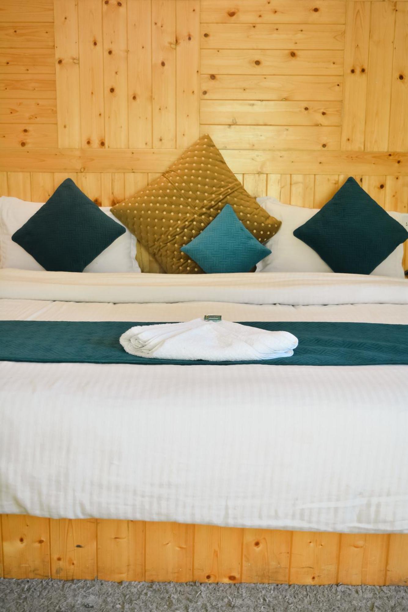 The Neelgiris Hotel Manali  Bagian luar foto