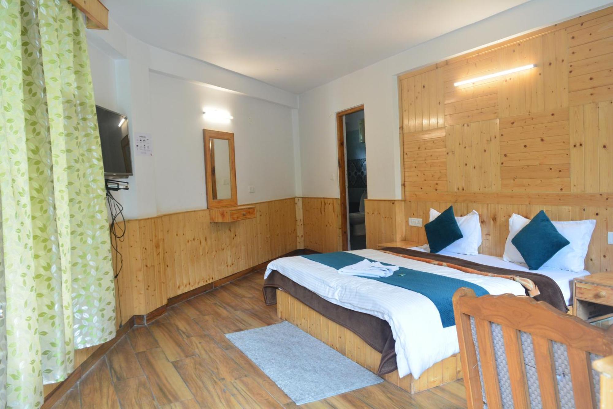 The Neelgiris Hotel Manali  Bagian luar foto