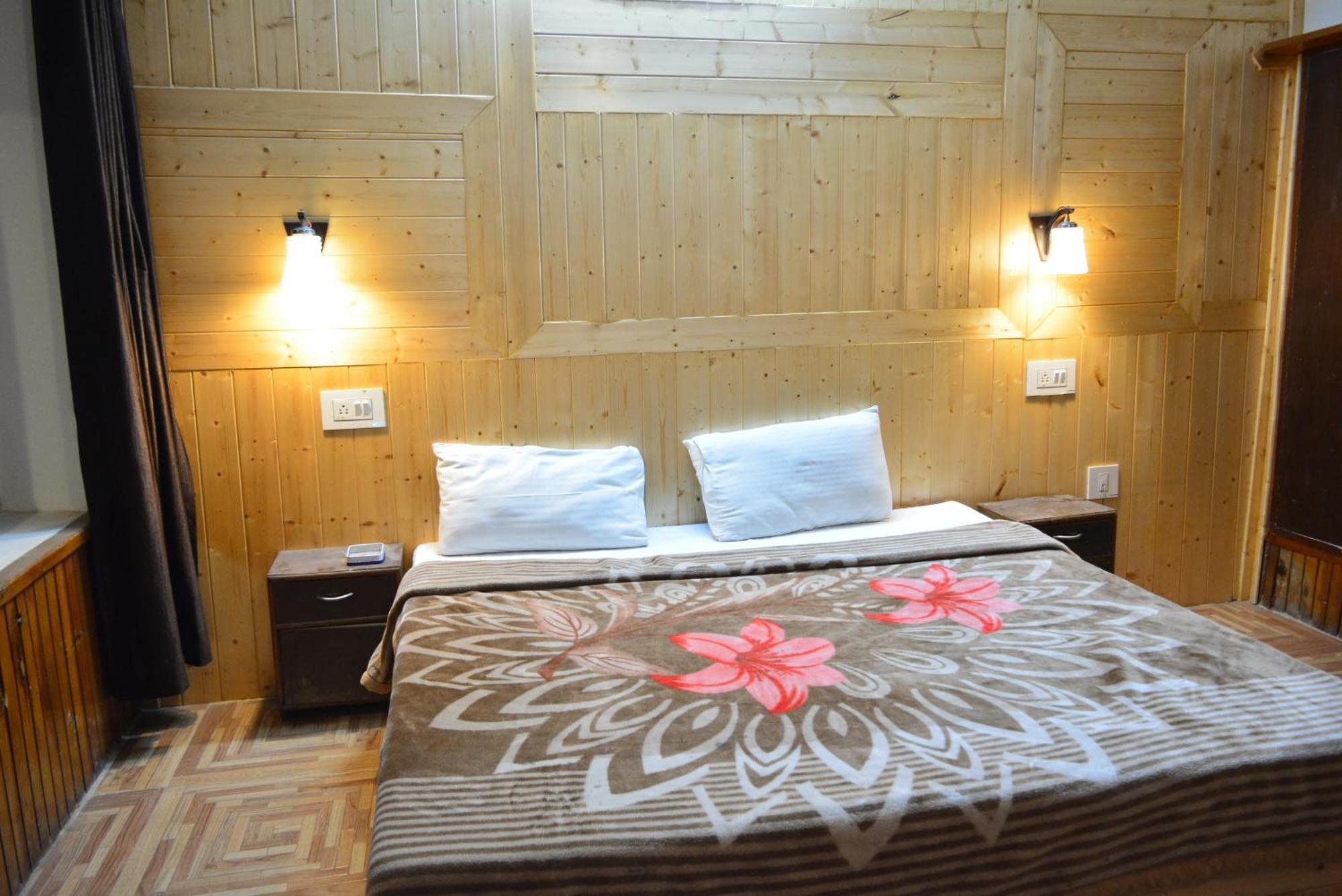 The Neelgiris Hotel Manali  Bagian luar foto