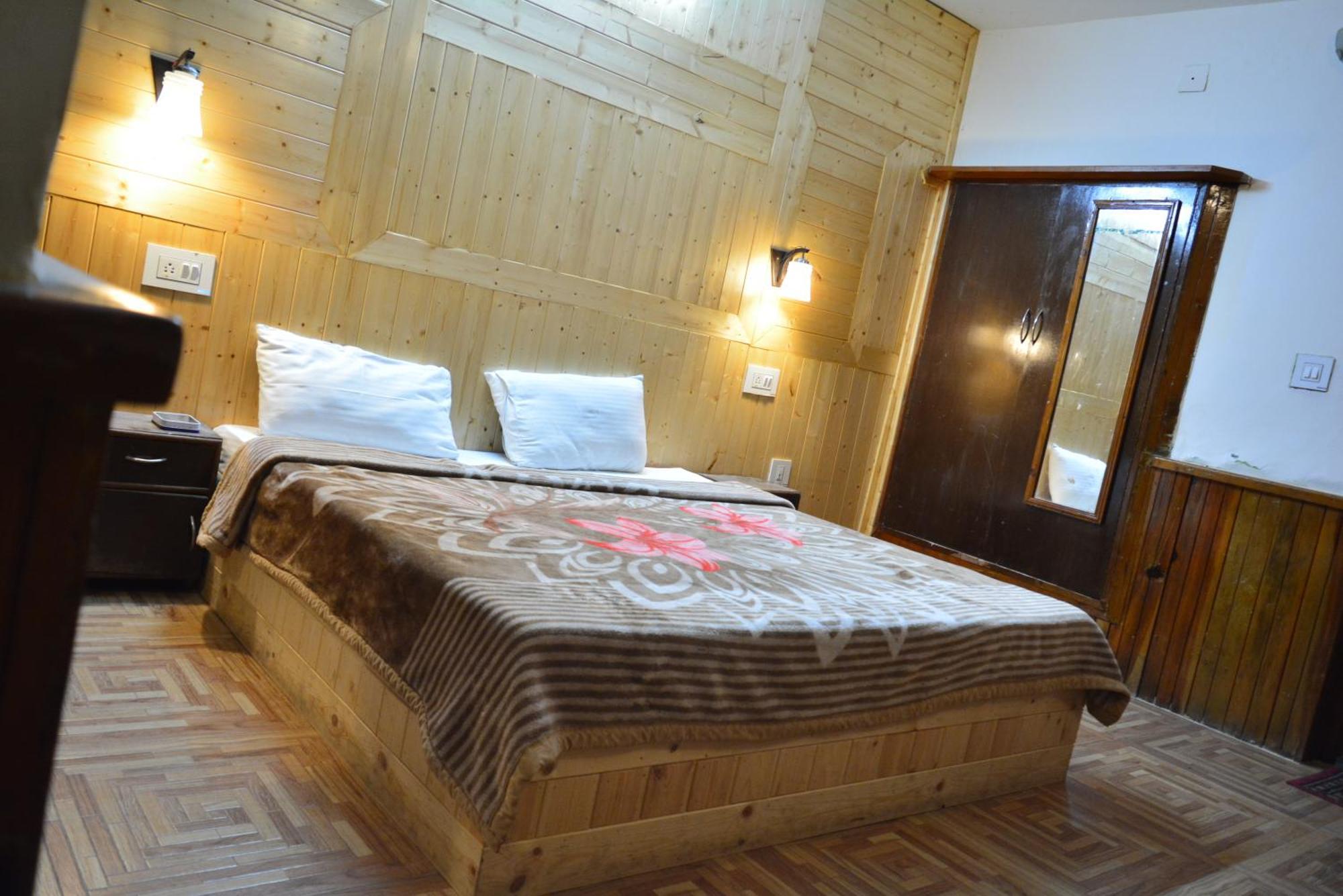 The Neelgiris Hotel Manali  Bagian luar foto