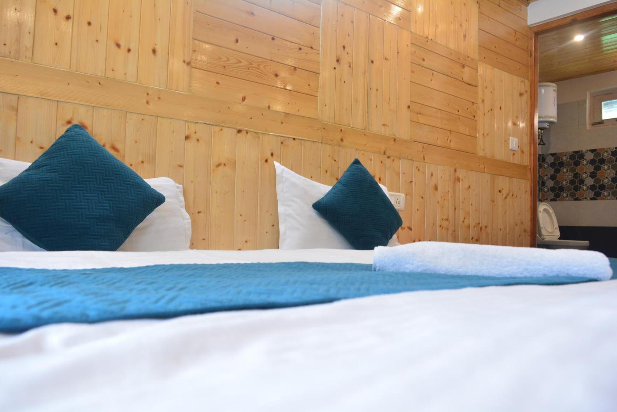 The Neelgiris Hotel Manali  Bagian luar foto
