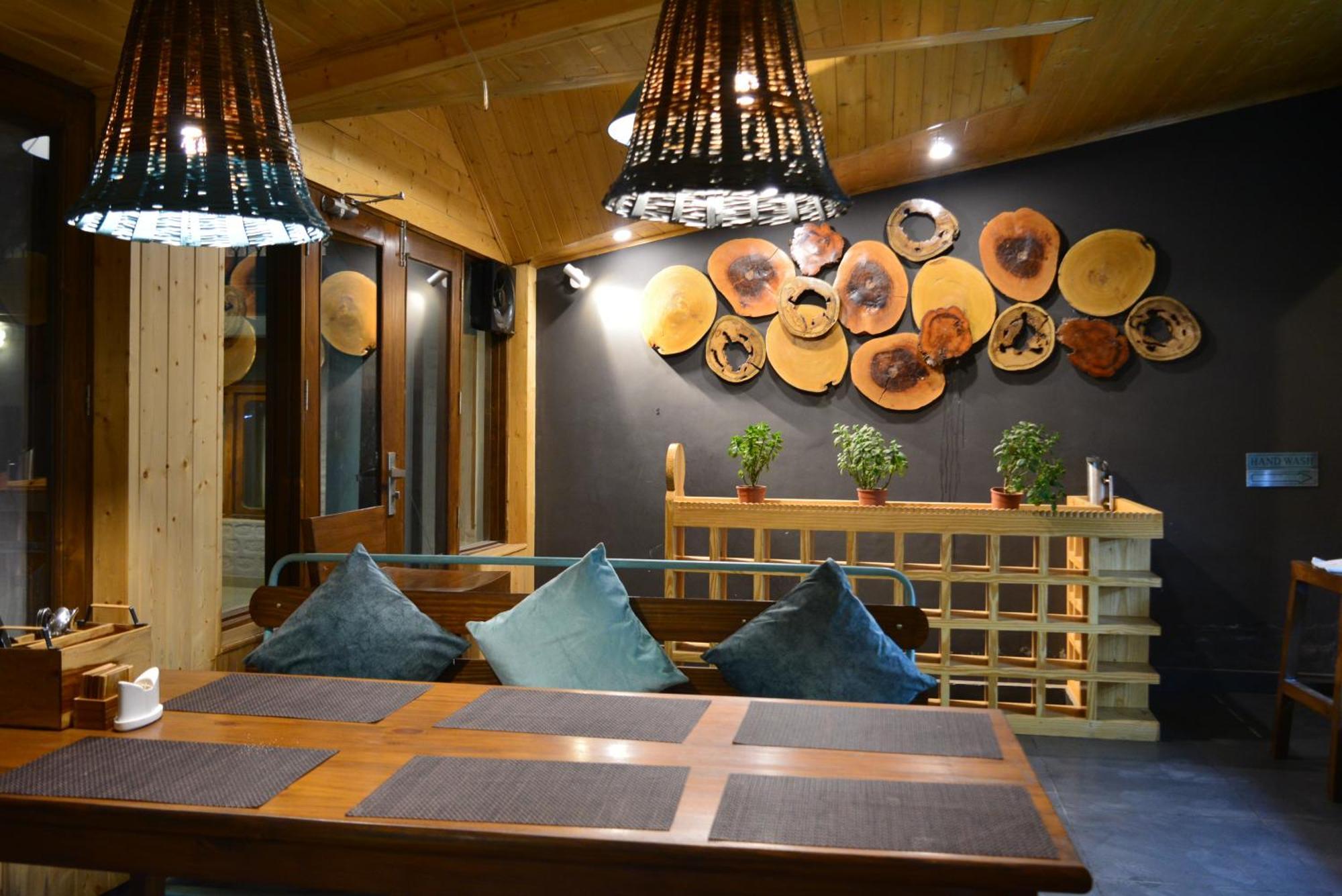 The Neelgiris Hotel Manali  Bagian luar foto