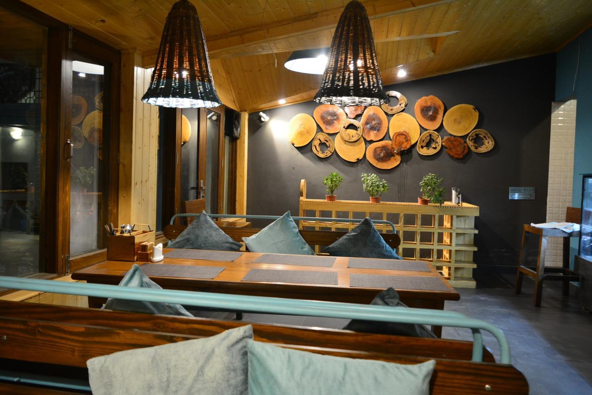 The Neelgiris Hotel Manali  Bagian luar foto