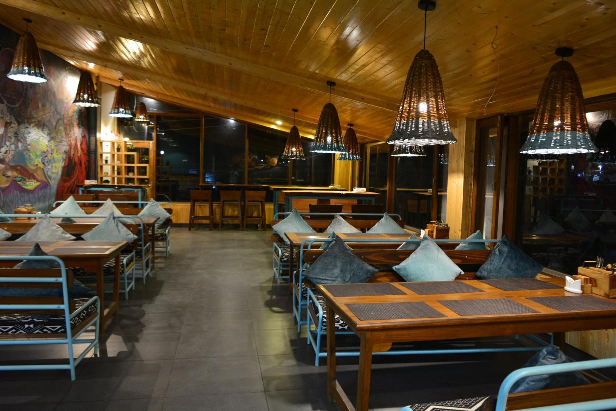 The Neelgiris Hotel Manali  Bagian luar foto