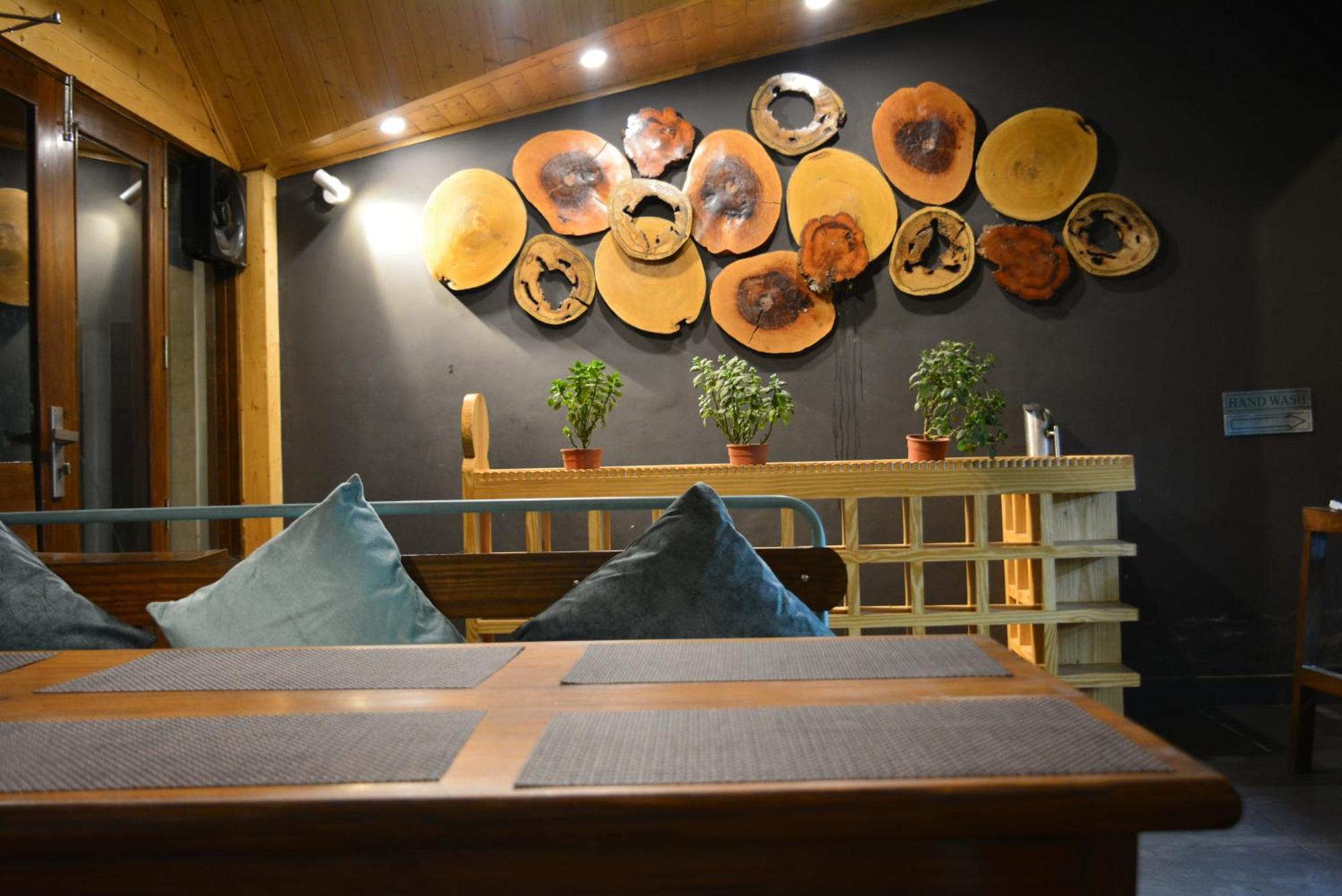 The Neelgiris Hotel Manali  Bagian luar foto